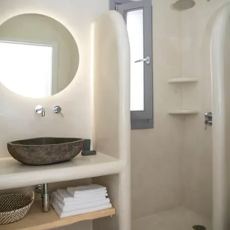 White Nadora Naxos * Agia Anna (Naxos)