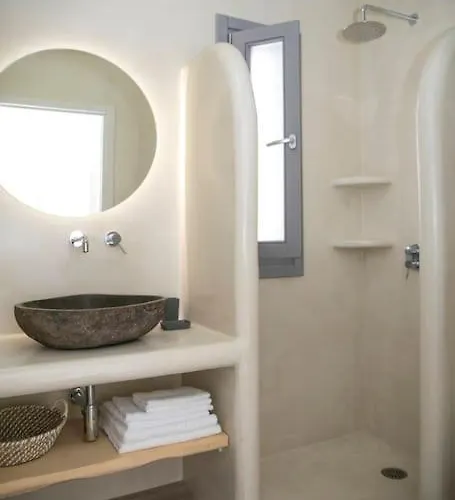 White Nadora Naxos * Agia Anna (Naxos)